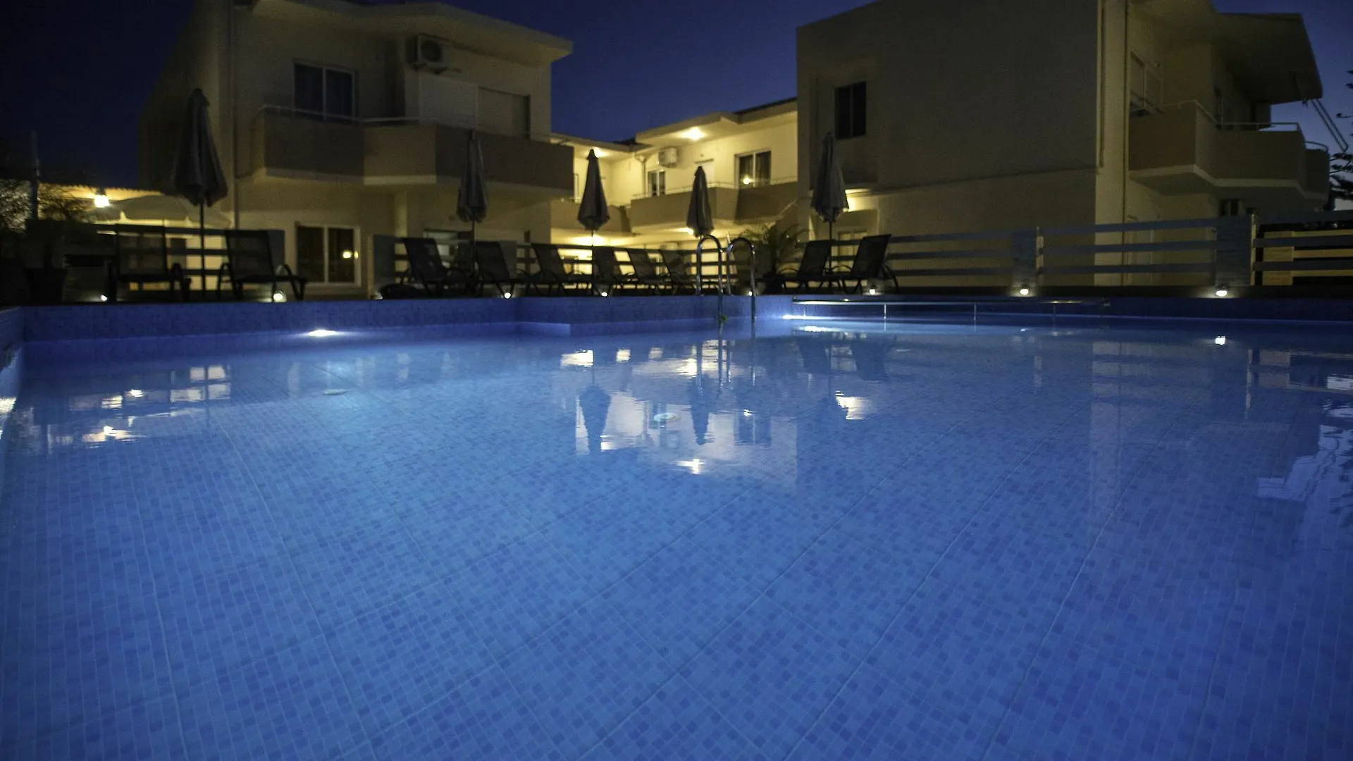 Naiades Luxury Apartments Kalathas